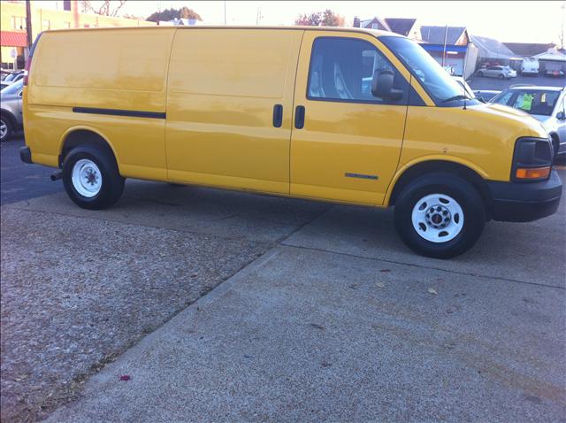 2005 GMC Savana DX Extra CAB