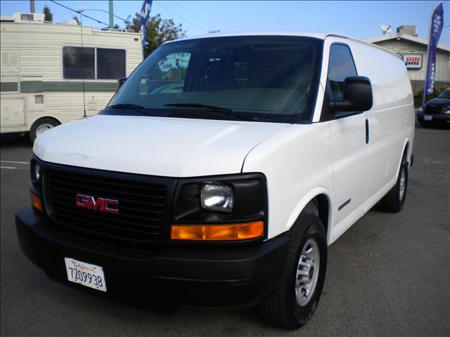 2006 GMC Savana Base