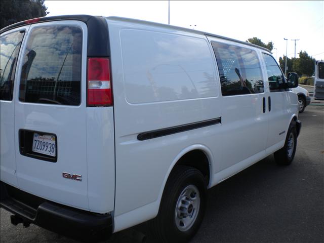 2006 GMC Savana Base