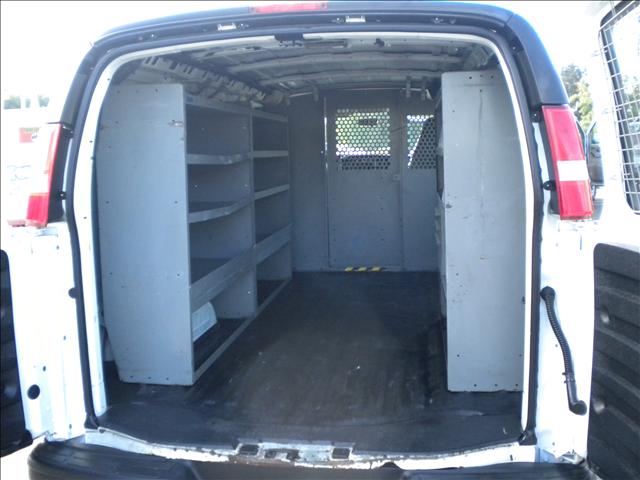 2006 GMC Savana Base