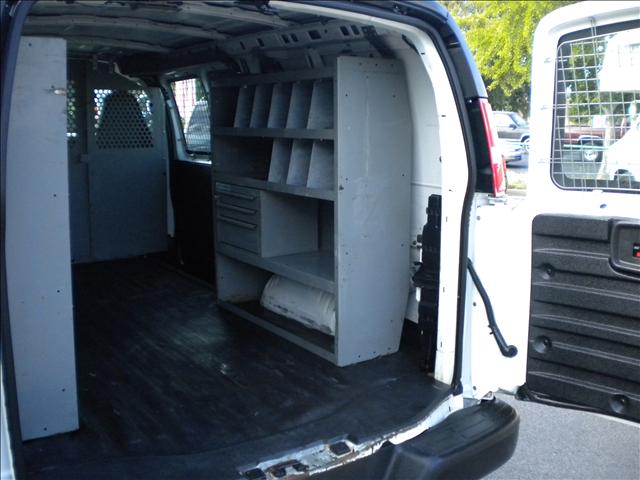 2006 GMC Savana Base