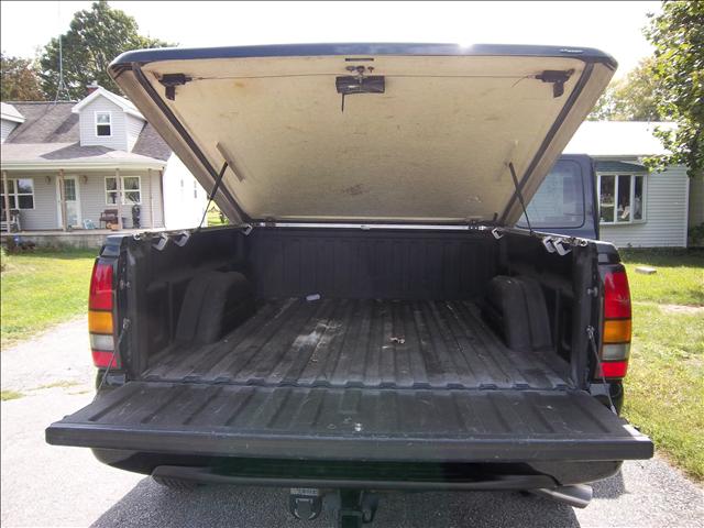 2002 GMC Sierra 4 DOOR Clean Truck