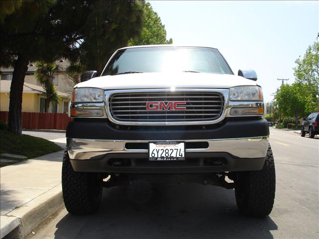 2002 GMC Sierra 4 DOOR Clean Truck