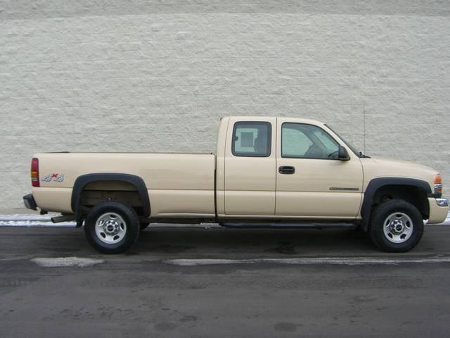 2003 GMC Sierra V8 R-design