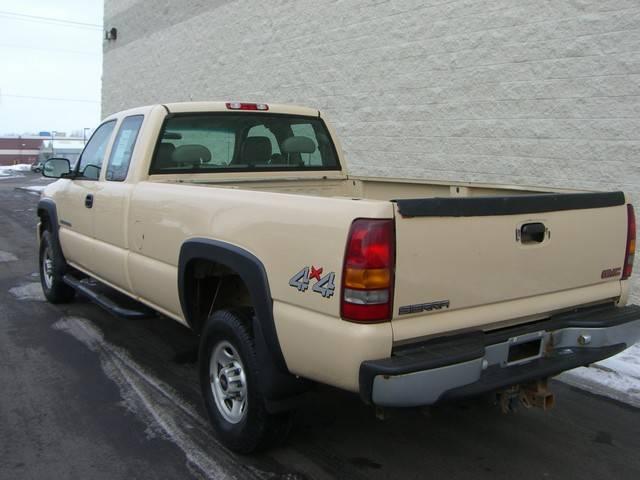 2003 GMC Sierra V8 R-design