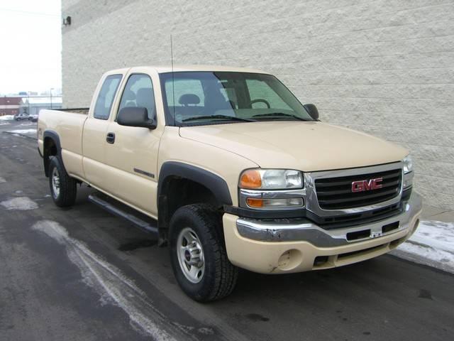 2003 GMC Sierra V8 R-design