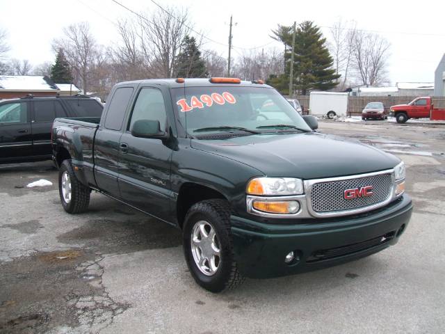 2003 GMC Sierra EX Sedan 4D