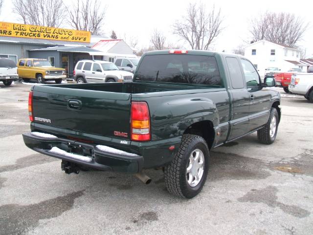 2003 GMC Sierra EX Sedan 4D