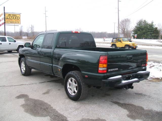 2003 GMC Sierra EX Sedan 4D