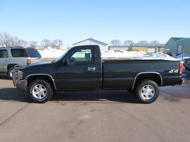 2003 GMC Sierra V8 R-design