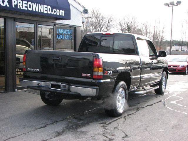 2005 GMC Sierra Base 2.0L