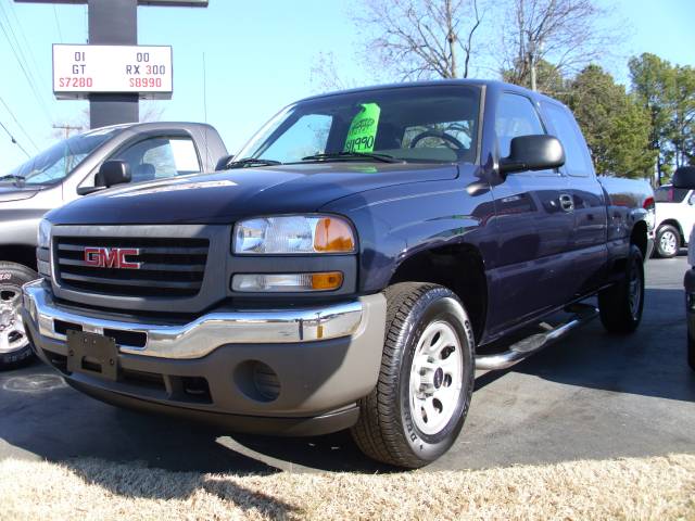 2005 GMC Sierra Crew Cab 4WD