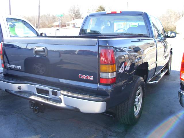 2005 GMC Sierra Crew Cab 4WD