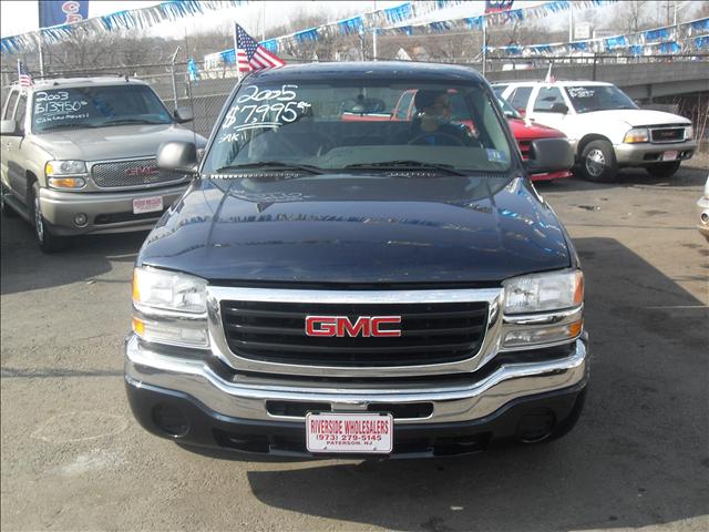 2005 GMC Sierra Unknown