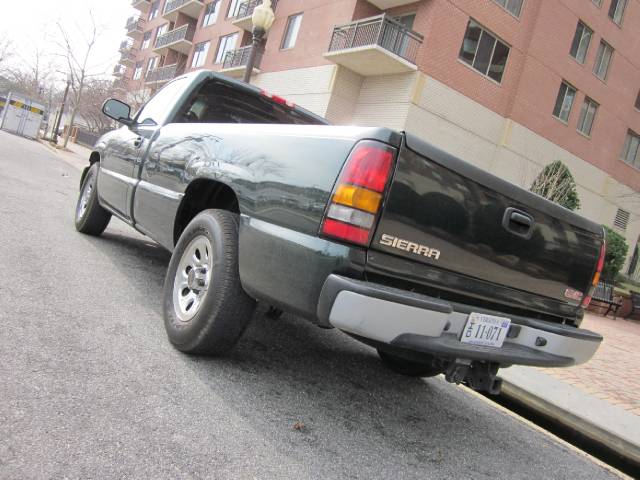 2005 GMC Sierra V8 R-design