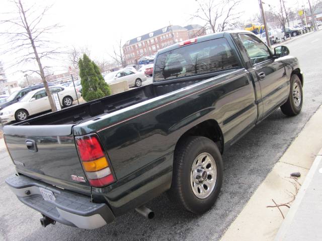 2005 GMC Sierra V8 R-design