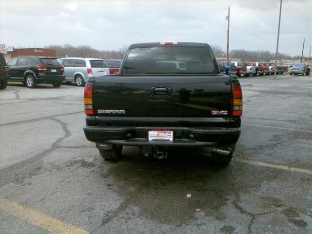 2006 GMC Sierra EX Sedan 4D