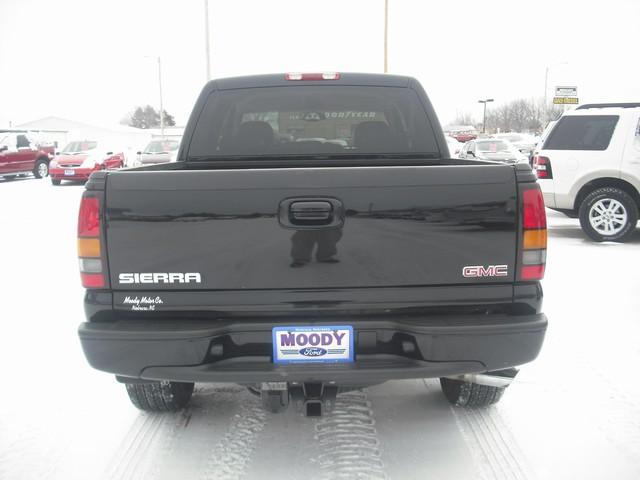 2006 GMC Sierra EX Sedan 4D