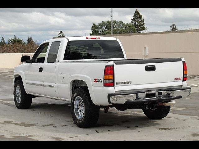 2006 GMC Sierra EX Coupe 2D