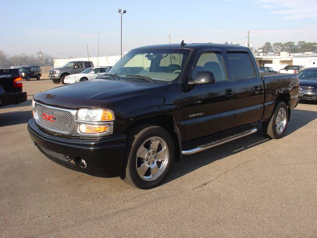 2006 GMC Sierra EX Sedan 4D