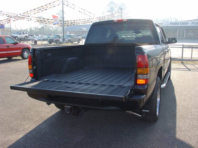 2006 GMC Sierra EX Sedan 4D