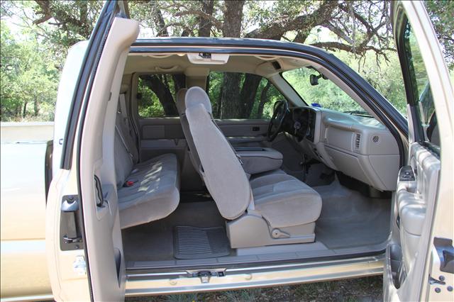 2006 GMC Sierra 2dr Roadster 5.0L Silver Arrow