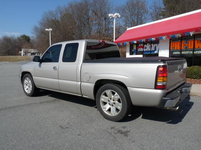 2006 GMC Sierra V8 R-design