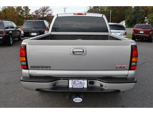 2006 GMC Sierra EX Sedan 4D