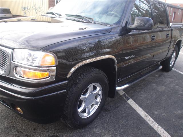 2006 GMC Sierra EX Sedan 4D