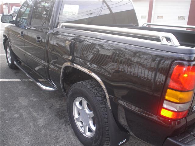 2006 GMC Sierra EX Sedan 4D