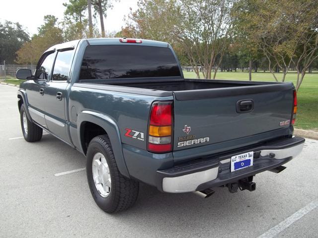 2006 GMC Sierra R Sedan