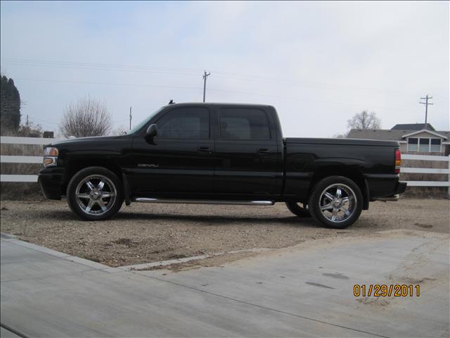 2006 GMC Sierra EX Sedan 4D