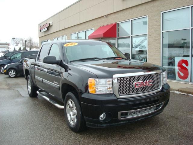 2007 GMC Sierra EX Sedan 4D