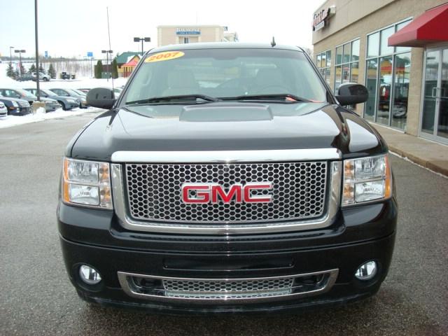 2007 GMC Sierra EX Sedan 4D