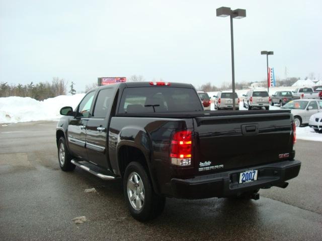 2007 GMC Sierra EX Sedan 4D