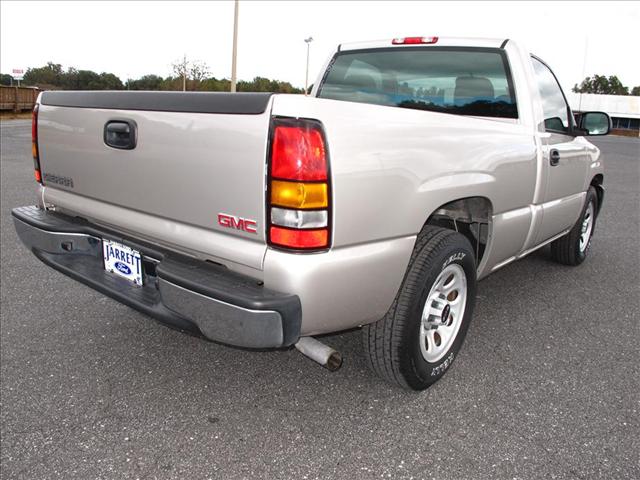 2007 GMC Sierra WGN 4.6 HSE