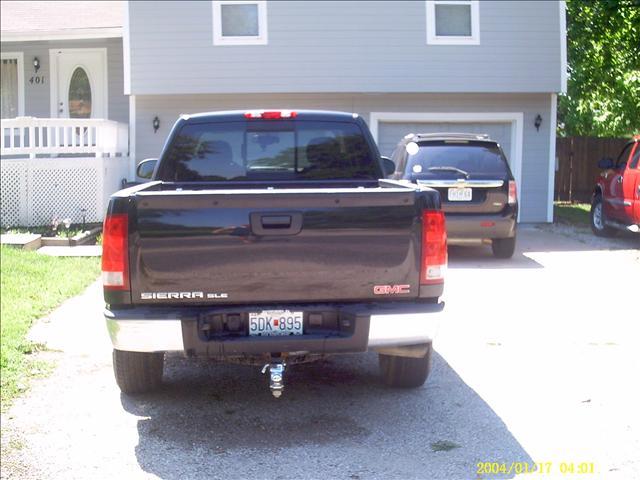 2007 GMC Sierra 2dr Club Cab 139 WB 4WD