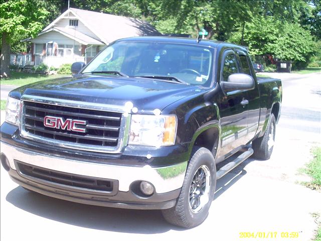 2007 GMC Sierra 2dr Club Cab 139 WB 4WD