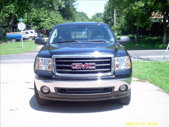 2007 GMC Sierra 2dr Club Cab 139 WB 4WD