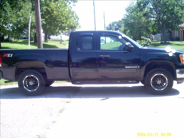 2007 GMC Sierra 2dr Club Cab 139 WB 4WD