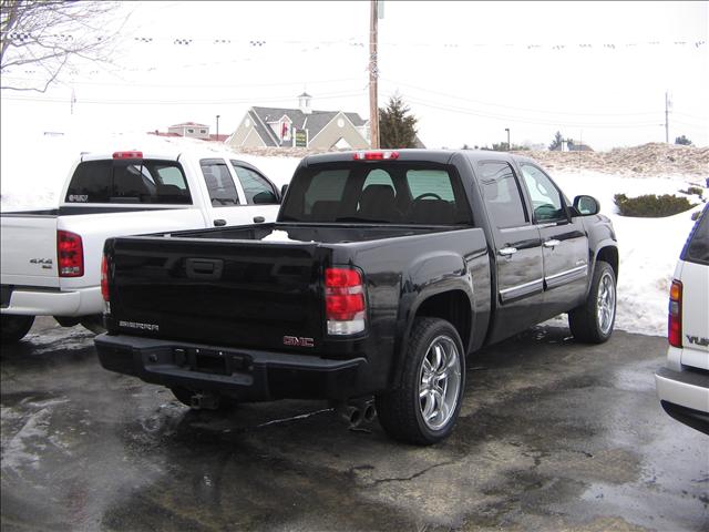 2007 GMC Sierra EX Sedan 4D