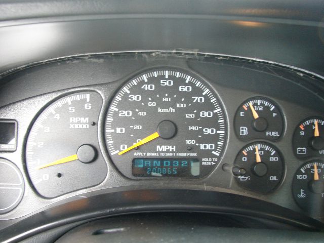 2001 GMC Sierra 1500 Luxury R350 4D Utility