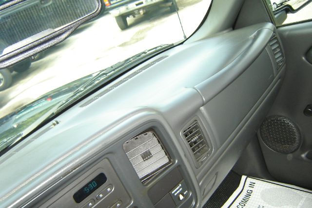 2003 GMC Sierra 1500 Short Box Standard