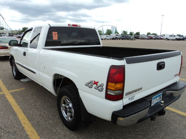 2003 GMC Sierra 1500 LE Sedan