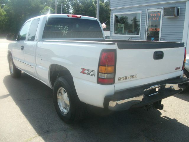 2004 GMC Sierra 1500 Standard 4X4 Hardtop