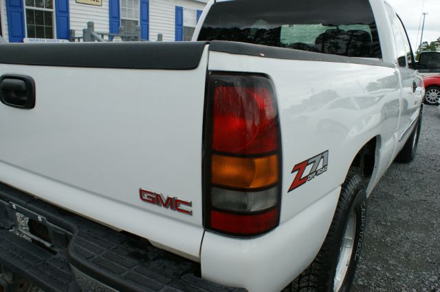 2004 GMC Sierra 1500 Standard 4X4 Hardtop