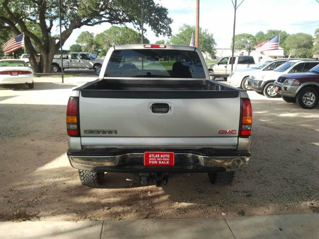 2004 GMC Sierra 1500 LE Sedan