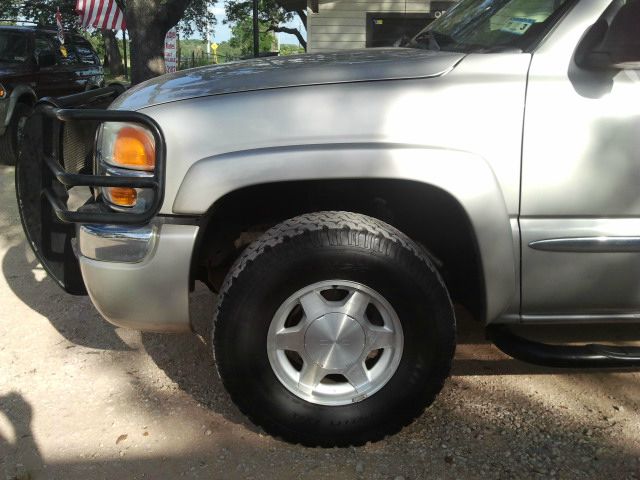 2004 GMC Sierra 1500 LE Sedan