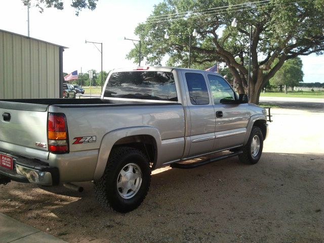 2004 GMC Sierra 1500 LE Sedan