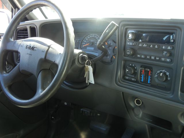 2004 GMC Sierra 1500 Short Box Standard